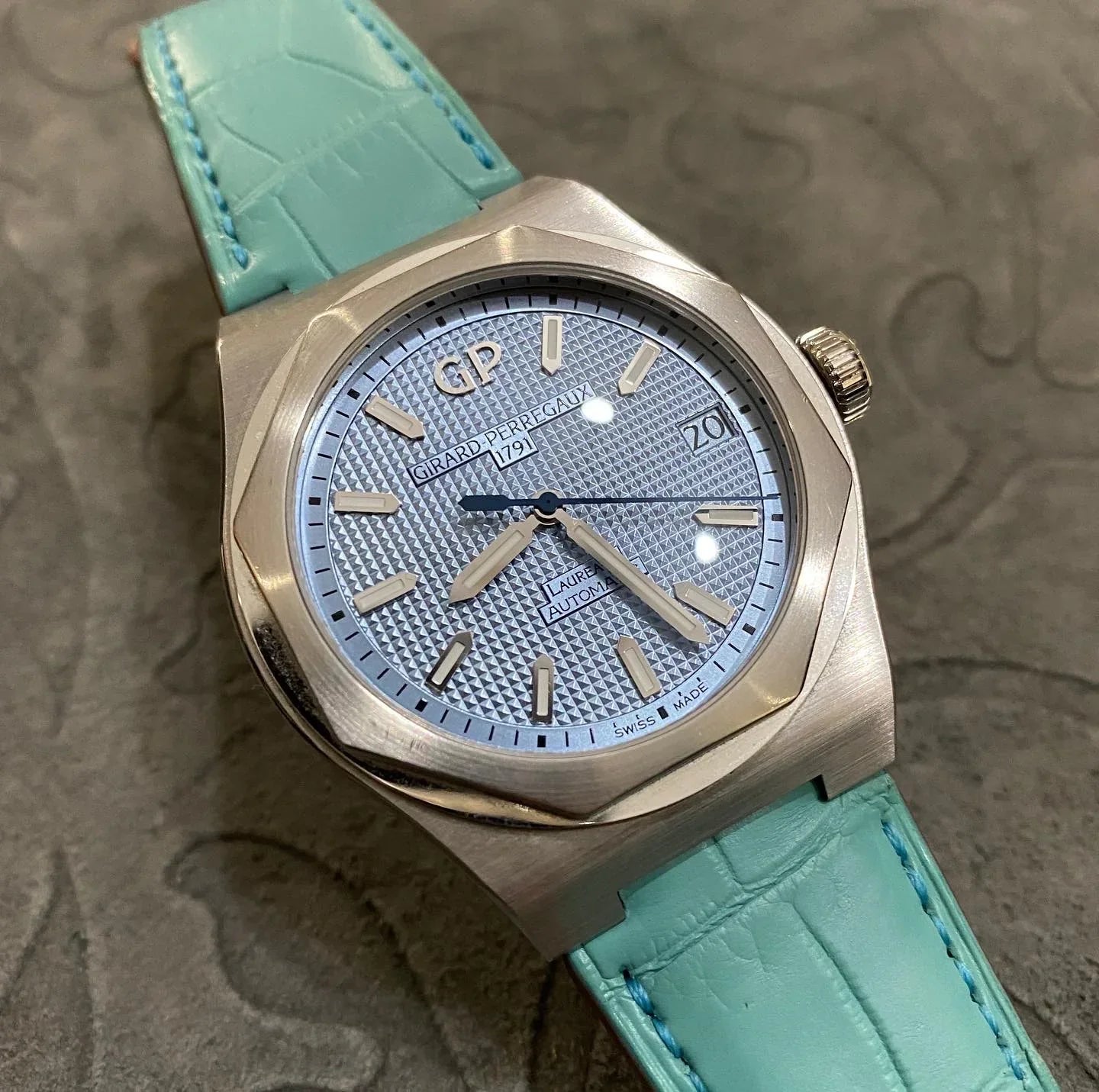 【製作事例】ジラール・ペルゴ ロレアート 42mm ジャパンリミテッド × マットターコイズブルー クロコダイル - 松下庵