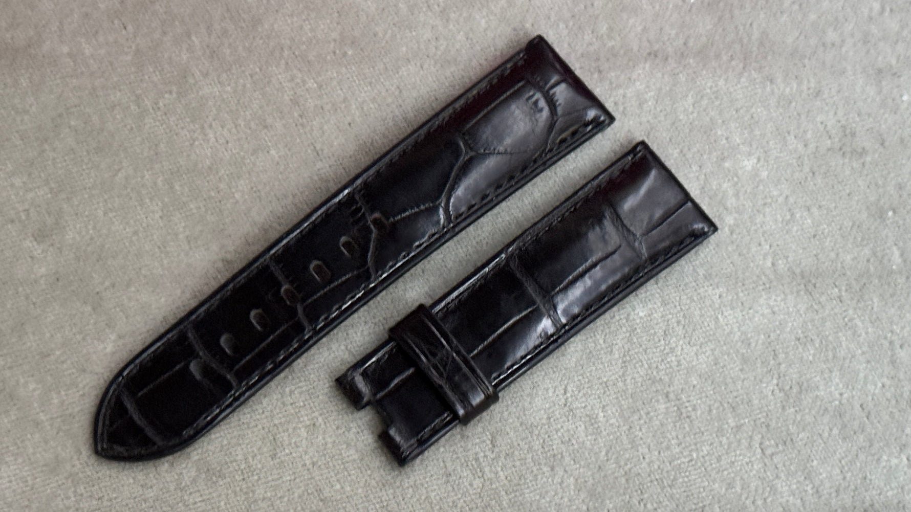 P社｜クロコダイル｜マットブラック