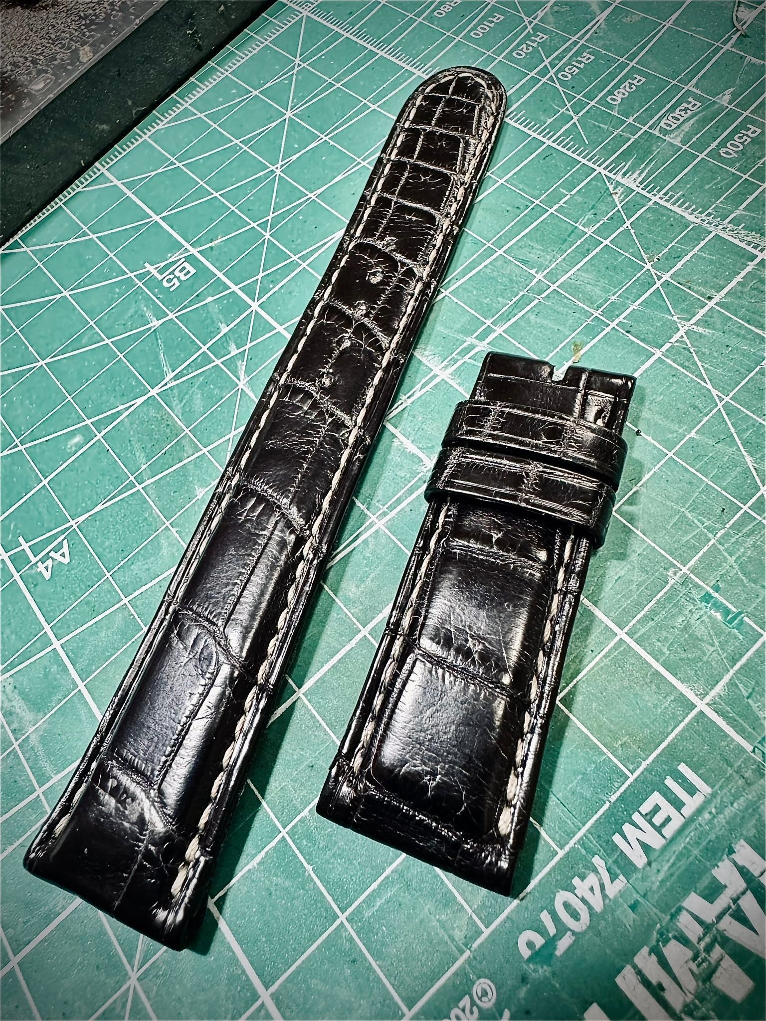 【製作事例】ランゲ＆ゾーネ × クロコダイル無双仕立て 隠しステッチオーダーストラップ - 松下庵