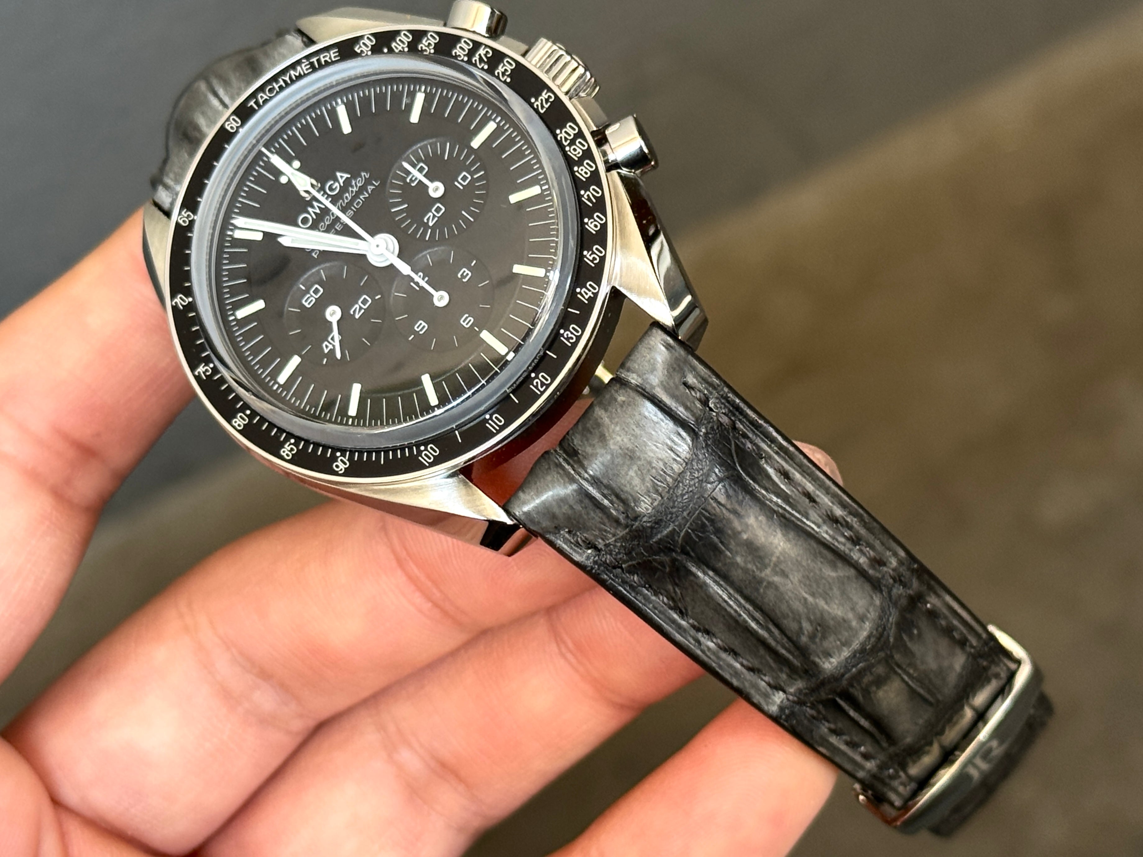 【製作事例】OMEGA Speedmaster｜クロコダイル 墨染 - 松下庵
