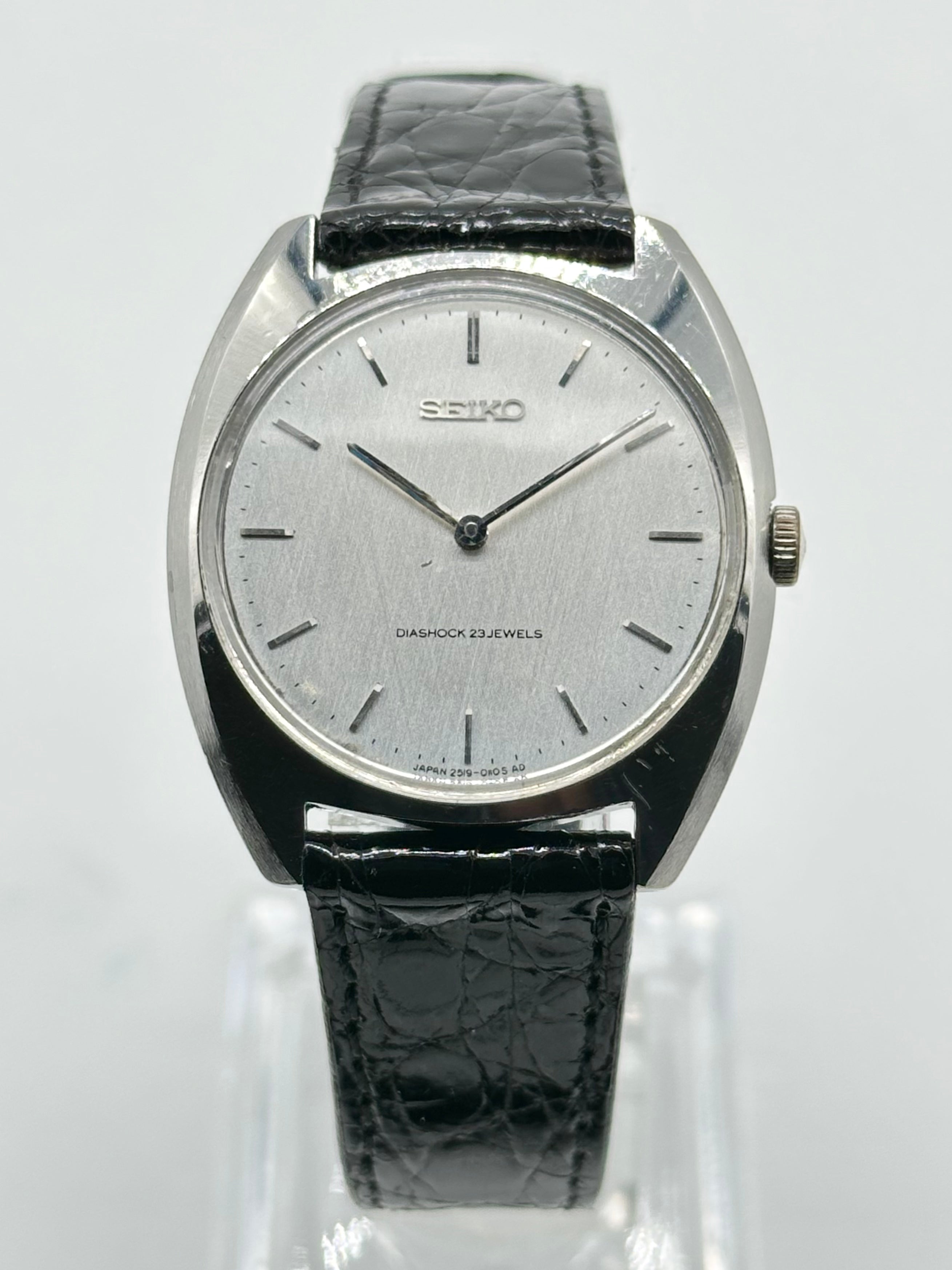 【時計/WATCH】セイコー 2針 シルバー文字盤 手巻き Cal.2519A 23石 1970年代製